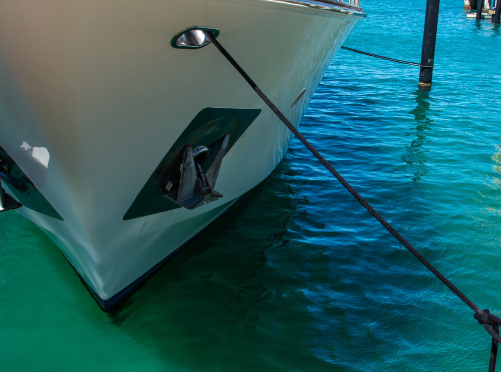 How to Remove Barnacles From a Fiberglass Hull